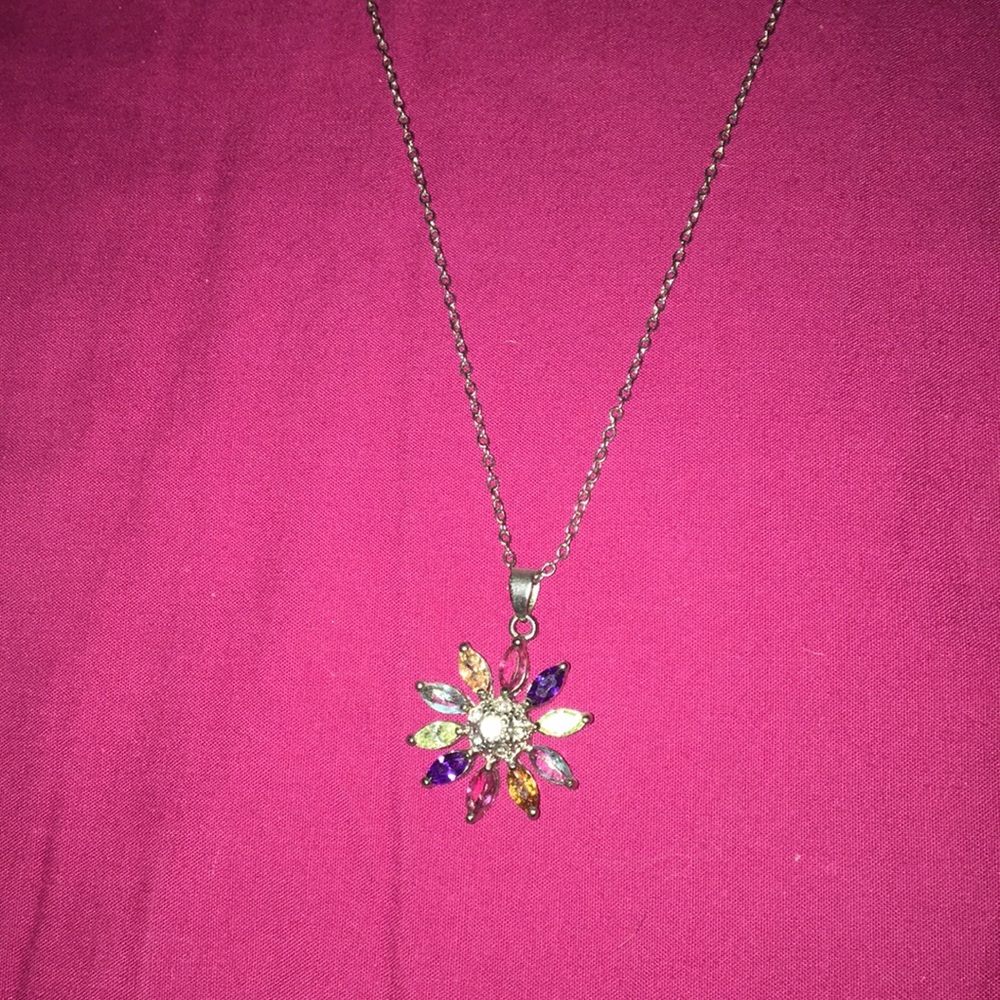 🌈Multicolor ✨Jeweled✨Flower-Shaped 🌸 Necklace 👑